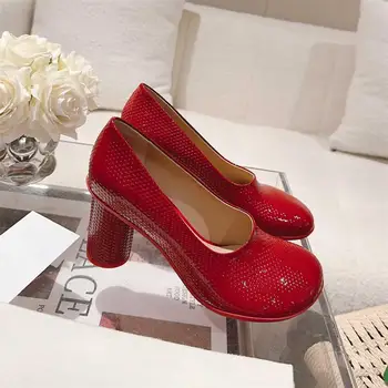 2023 Verão Bombas De Moda Do Dedo Do Pé Redondo Mulheres Sapatos Concisa Slip-On Mulheres Sapatos De Couro Genuíno Sapato Feminino Tamanho 34-41 Quente