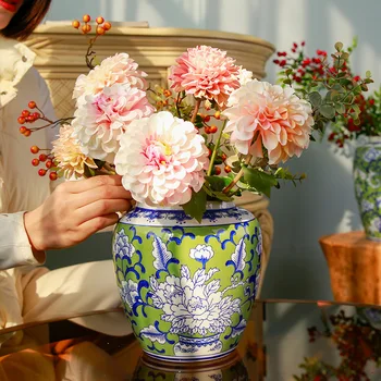Vaso de cerâmica Azul e a Branca da Porcelana do Fundo Verde Geral Jar Sala de estar Decoração Artesanato
